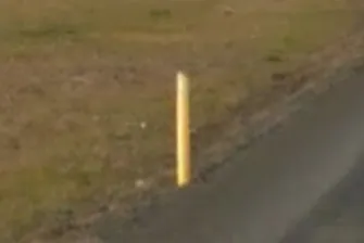 Screenshot of yellow bollard in 6.png